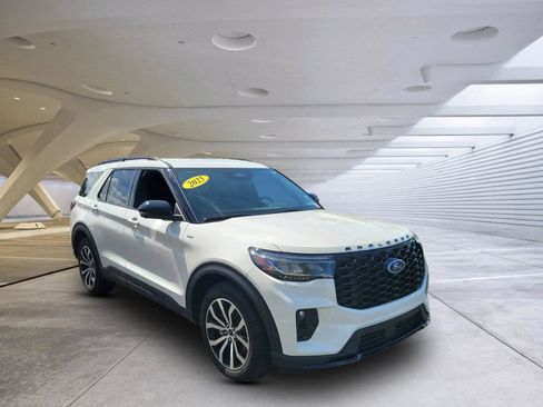 Used 2025 Ford Explorer ST-Line w/ Premium Package RWD image 1