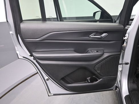 Used 2024 Jeep Grand Cherokee L Laredo image 15