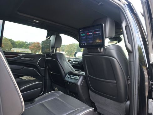 Used 2023 Cadillac Escalade ESV Premium Luxury AWD/4WD image 18