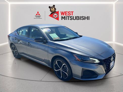 Used 2024 Nissan Altima 2.5 SR FWD image 7