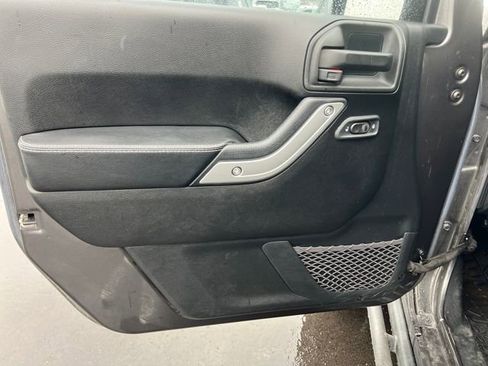 Used 2016 Jeep Wrangler Unlimited Rubicon image 11