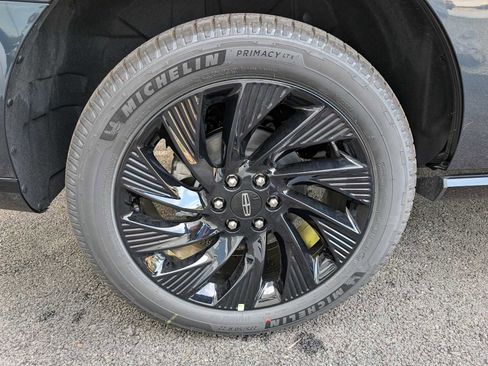 New 2026 Lincoln Navigator Reserve AWD/4WD image 3