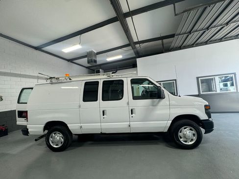 Used 2011 Ford E-250 and Econoline 250 image 2