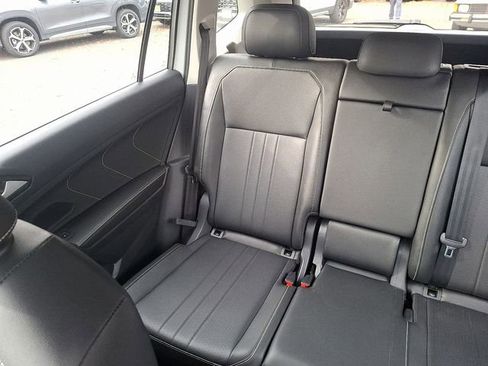 Certified 2023 Volkswagen Tiguan SE image 18