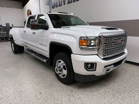 Used 2019 GMC Sierra 3500 Denali w/ Duramax Plus Package AWD/4WD image 29