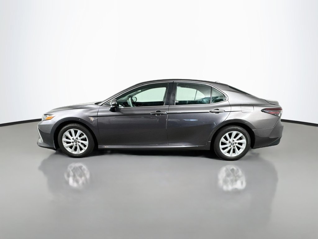 Used 2022 Toyota Camry LE AWD/4WD image 3