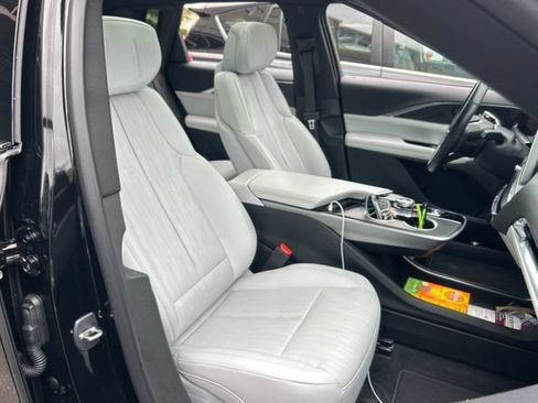 Used 2024 Cadillac Lyriq Luxury AWD/4WD image 3