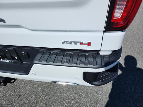 Certified 2025 GMC Sierra 1500 AT4 w/ AT4 Premium Package image 5