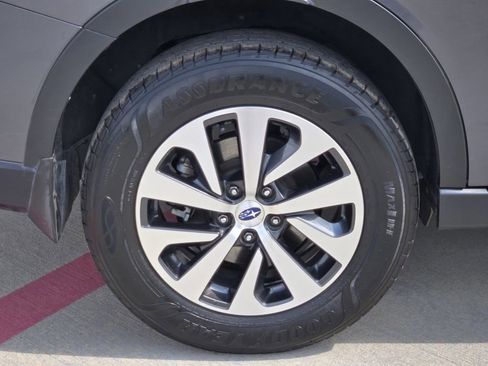 Used 2022 Subaru Outback Premium image 10