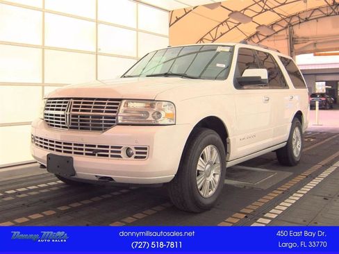Used 2014 Lincoln Navigator 4WD w/ Equipment Group 101A image 1