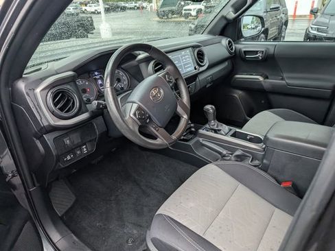 Used 2020 Toyota Tacoma TRD Sport AWD/4WD image 13