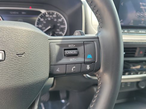 Certified 2025 Nissan Rogue SV FWD image 23