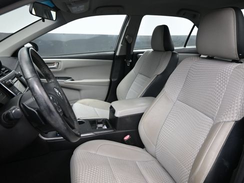 Used 2015 Toyota Camry SE FWD image 17
