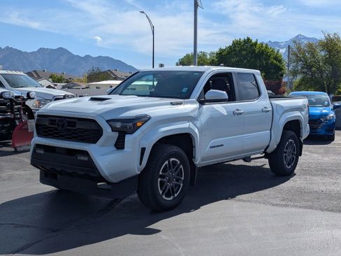 Used 2025 Toyota Tacoma TRD Sport AWD/4WD image 11