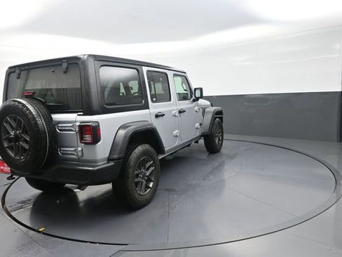 Used 2024 Jeep Wrangler Unlimited Sport AWD/4WD image 10