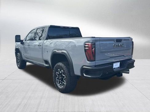 Used 2025 GMC Sierra 2500 AT4X image 8