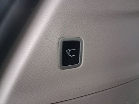 Used 2023 Chrysler Pacifica Touring-L image 27