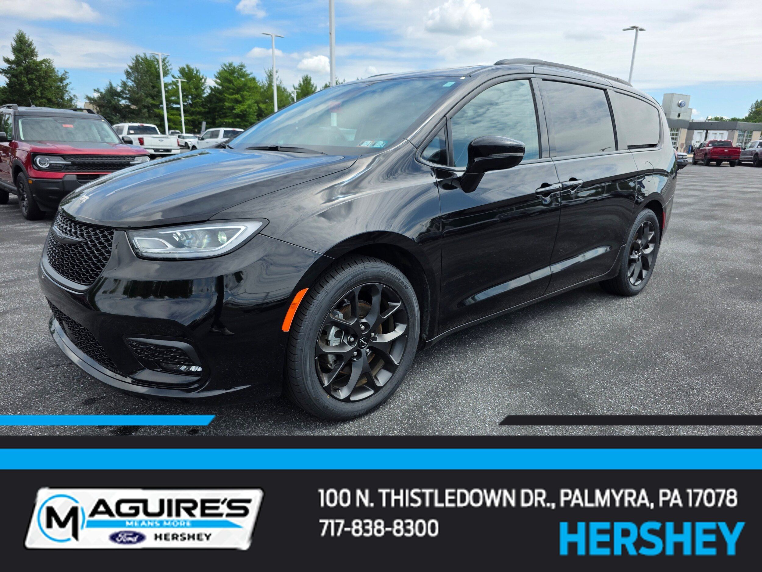 Used 2025 Chrysler Pacifica Limited FWD image 1