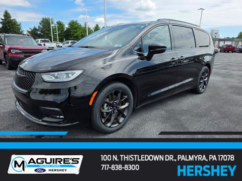 Used 2025 Chrysler Pacifica Limited FWD image 1