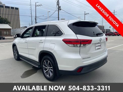Used 2019 Toyota Highlander XLE FWD image 3