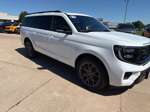 Used 2025 Ford Expedition Max Platinum w/ Stealth Performance Package AWD/4WD image 3
