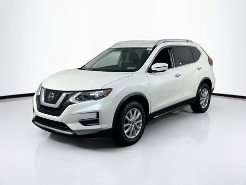 Used 2018 Nissan Rogue SV image 1