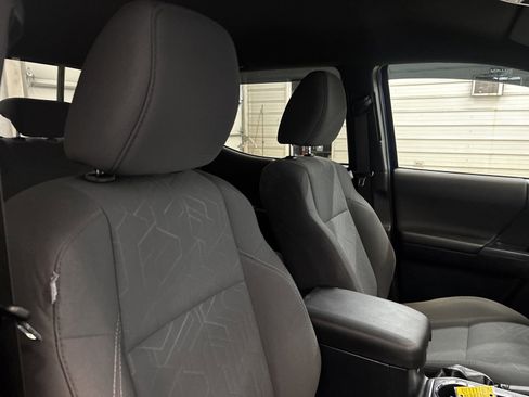 Used 2018 Toyota Tacoma TRD Sport image 26