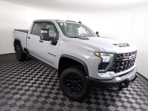 Used 2025 Chevrolet Silverado 2500 ZR2 w/ ZR2 Bison Edition AWD/4WD image 11