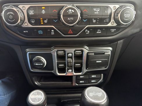 Used 2021 Jeep Wrangler Unlimited Sahara image 10