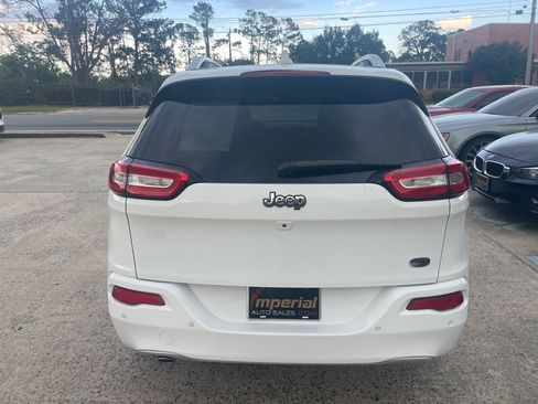 Used 2017 Jeep Cherokee Overland FWD image 6