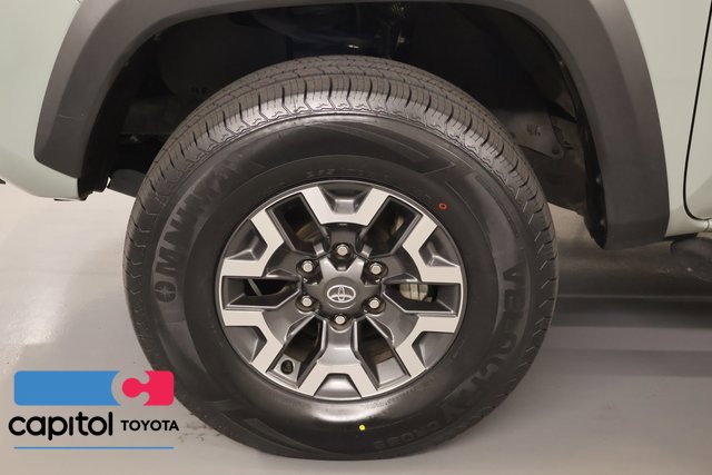 Certified 2022 Toyota Tacoma TRD Off-Road w/ Black Out Package (TMS) AWD/4WD image 8