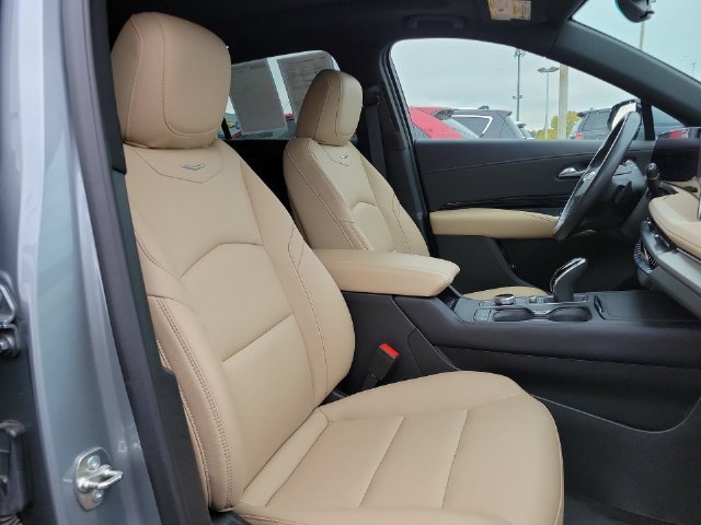 Certified 2024 Cadillac XT4 Luxury w/ Cold Weather Package FWD image 33