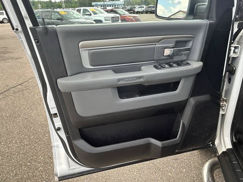 Used 2015 RAM 1500 Classic SLT AWD/4WD image 14