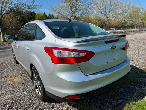 Used 2014 Ford Focus SE w/ Equipment Group 201A FWD image 3