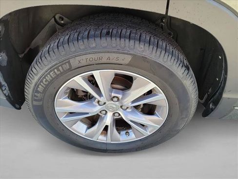 Used 2014 Toyota Highlander XLE FWD image 8