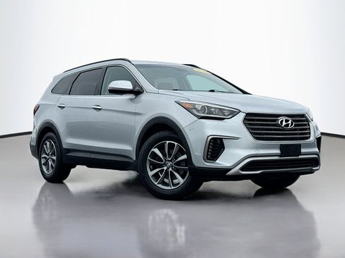 Used 2017 Hyundai Santa Fe SE image 1