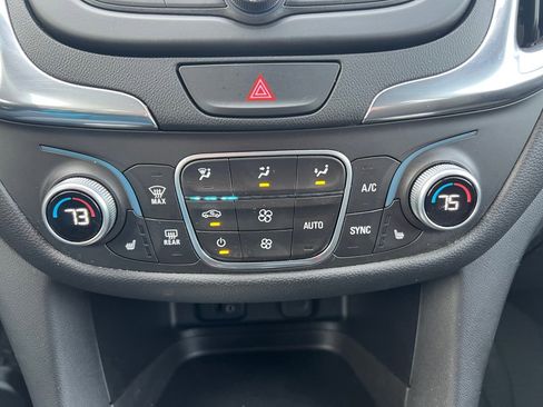 Used 2018 Chevrolet Equinox LT image 22