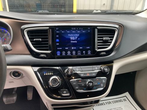 Used 2017 Chrysler Pacifica Touring Plus w/ Tire & Wheel Group image 25