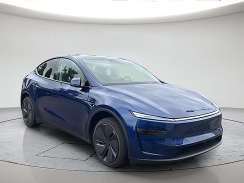 Used 2026 Tesla Model Y Long Range RWD image 2