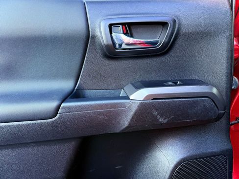 Used 2021 Toyota Tacoma TRD Off-Road image 32