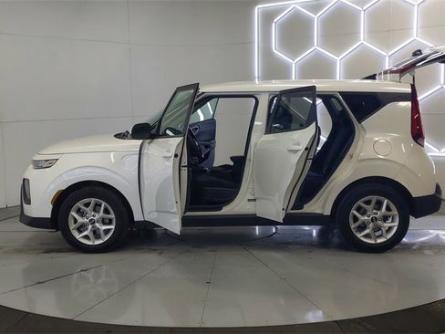 Used 2021 Kia Soul S image 24