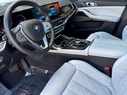 Used 2025 BMW X7 xDrive40i w/ Premium Package AWD/4WD image 13