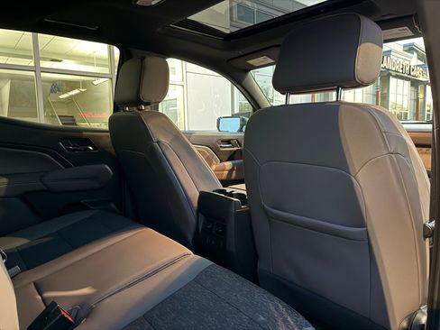 Used 2024 Chevrolet Colorado ZR2 w/ Technology Package image 30