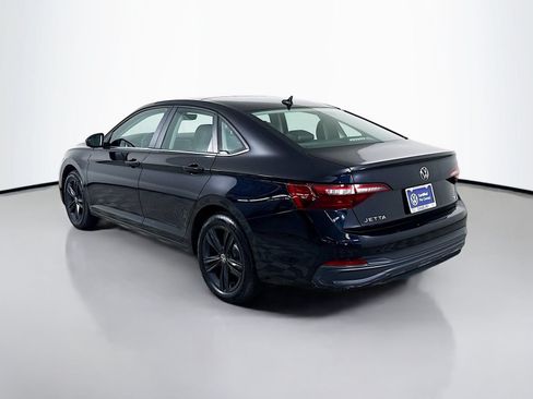 Used 2023 Volkswagen Jetta SE w/ Panoramic Sunroof Package FWD image 3