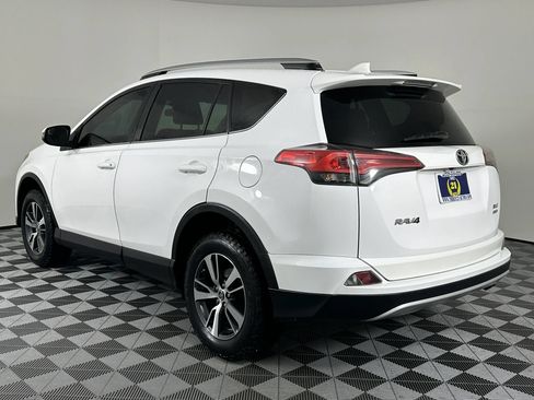Used 2016 Toyota RAV4 XLE AWD/4WD image 8