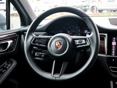 Used 2026 Porsche Macan w/ Premium Package Plus AWD/4WD image 18