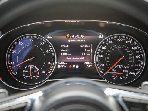 Used 2019 Bentley Bentayga image 22