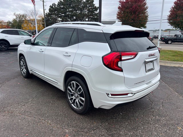 Used 2024 GMC Terrain Denali w/ Denali Premium Package AWD/4WD image 8