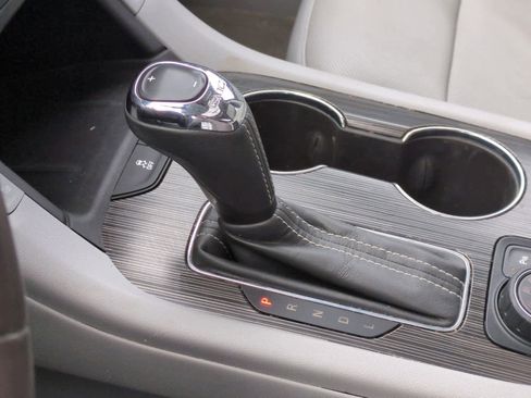 Used 2017 GMC Acadia SLT image 36