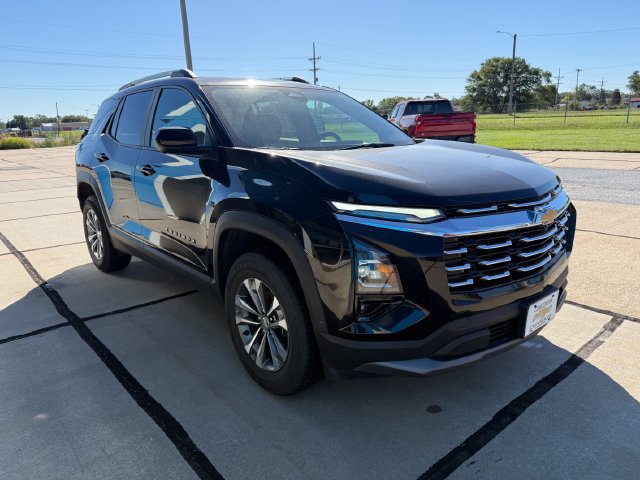 Used 2025 Chevrolet Equinox LT w/ Convenience Package II AWD/4WD image 3